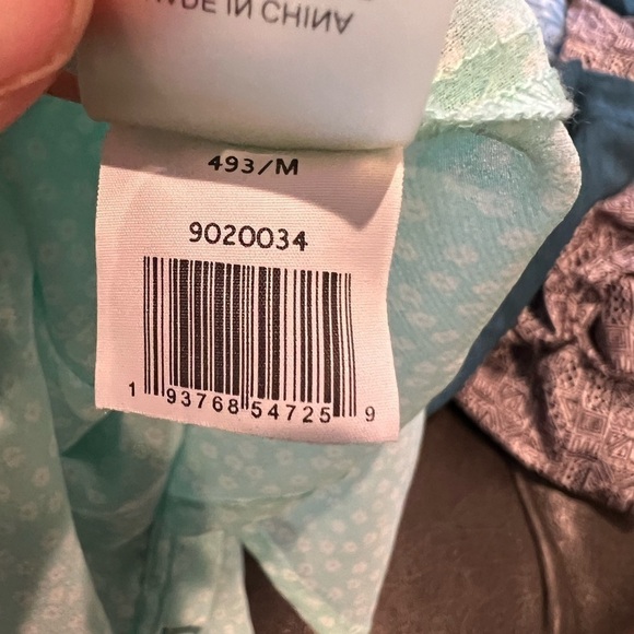 Women’s Vince Camuto Aqua and White Short Sleeve Sheer Button Front Size Medium - Picture 7 of 11